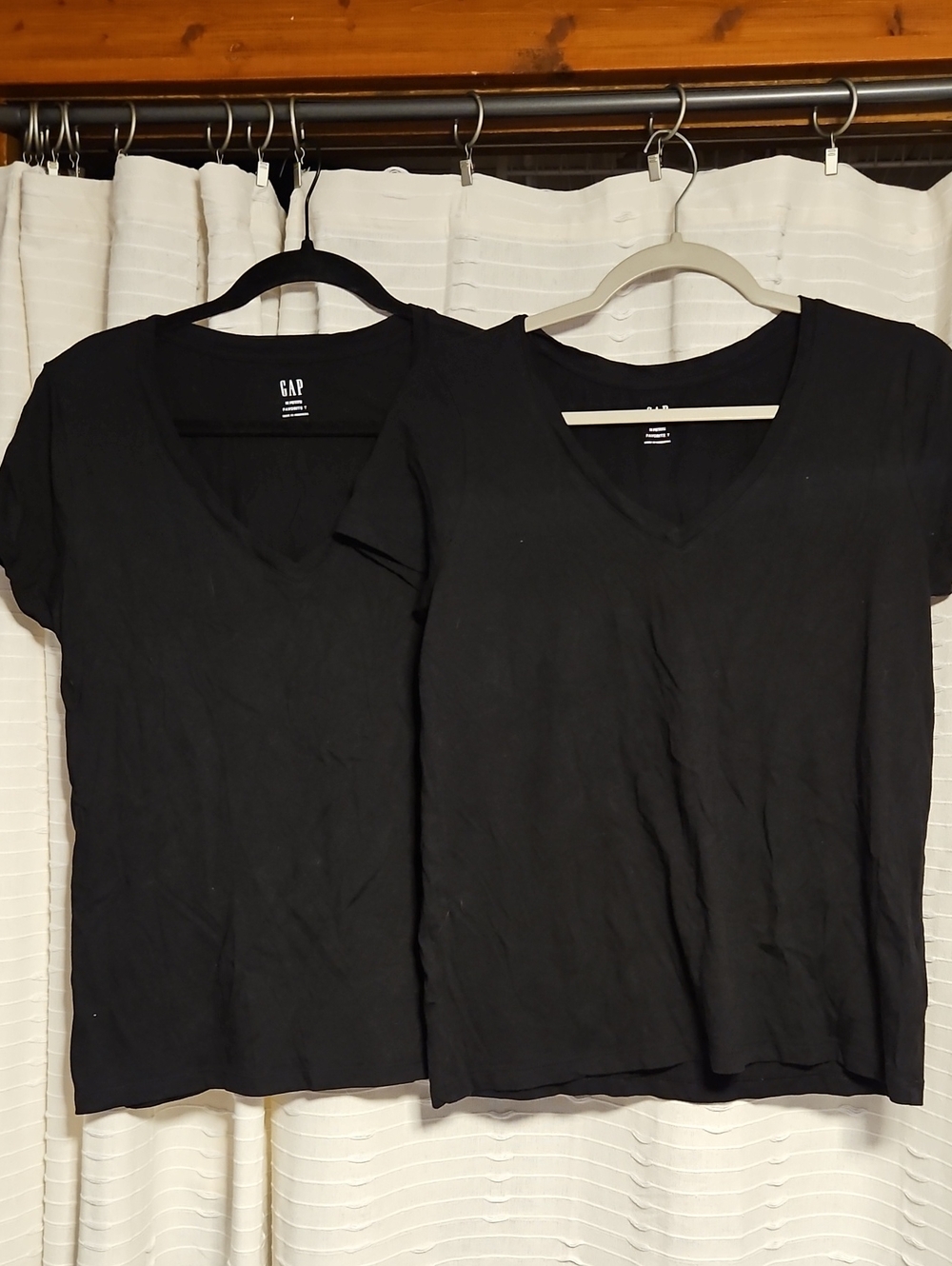 GAP Women’s Black Short Sleeve V Neck Tee Set